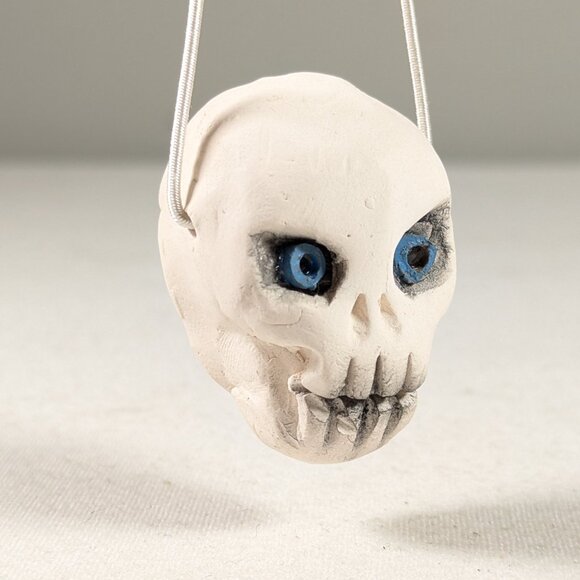 Small miniature handmade ceramic skull ornament, art pottery Halloween decor - Picture 3 of 10